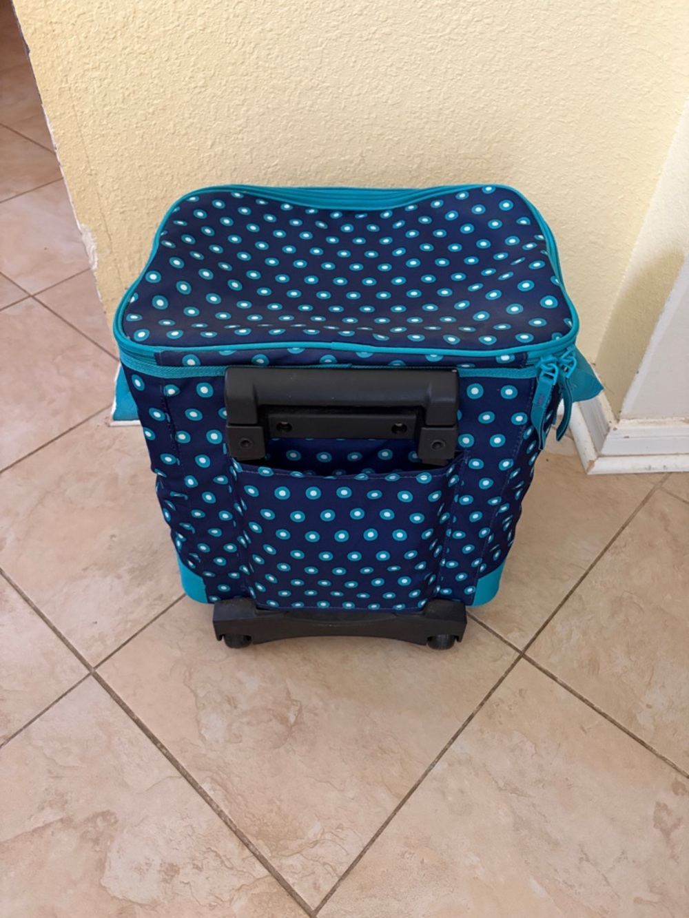 Arctic Zone 50 can rolling cooler Blue Polka Dot with Teal Trim - Picture 3 of 10